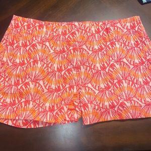 Women’s vineyard vines shorts worn once. Size 4